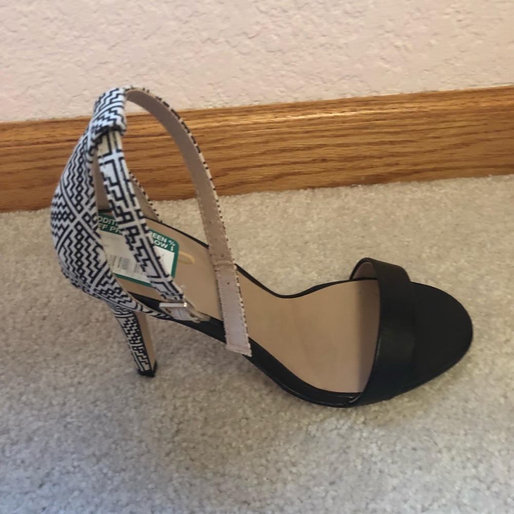 Heels - Picture 2 of 3